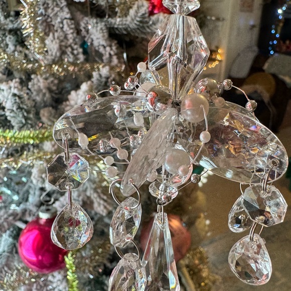 ELEGANT CRYSTAL LIKE CHANDELIER CHRISTMAS ORNAMENT. - Picture 6 of 9